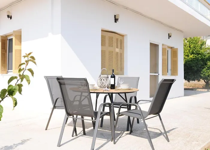 The Byzantine House إسثْمِيا